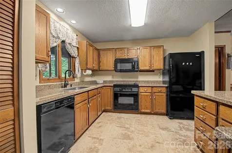 383 Ravenwood Lane Horse Shoe NC 28742