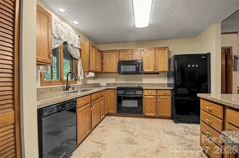 383 Ravenwood Lane Horse Shoe NC 28742