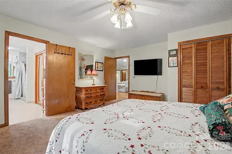 383 Ravenwood Lane Horse Shoe NC 28742