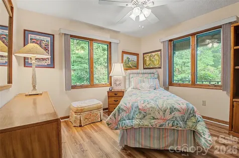 383 Ravenwood Lane Horse Shoe NC 28742
