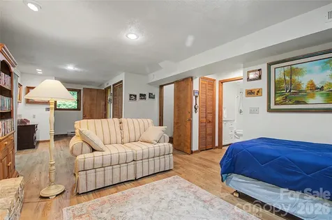 383 Ravenwood Lane Horse Shoe NC 28742
