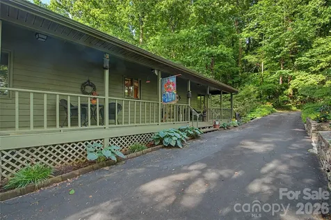 383 Ravenwood Lane Horse Shoe NC 28742