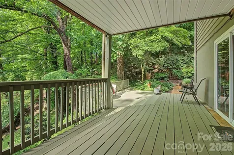 383 Ravenwood Lane Horse Shoe NC 28742