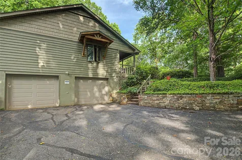 383 Ravenwood Lane Horse Shoe NC 28742
