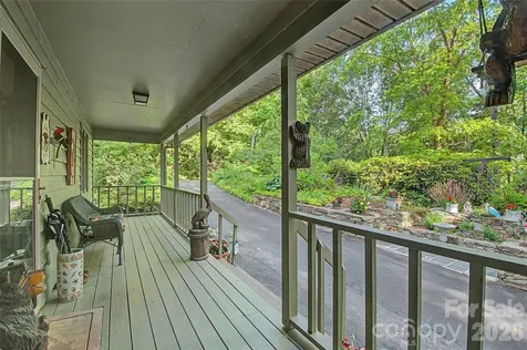 383 Ravenwood Lane Horse Shoe NC 28742