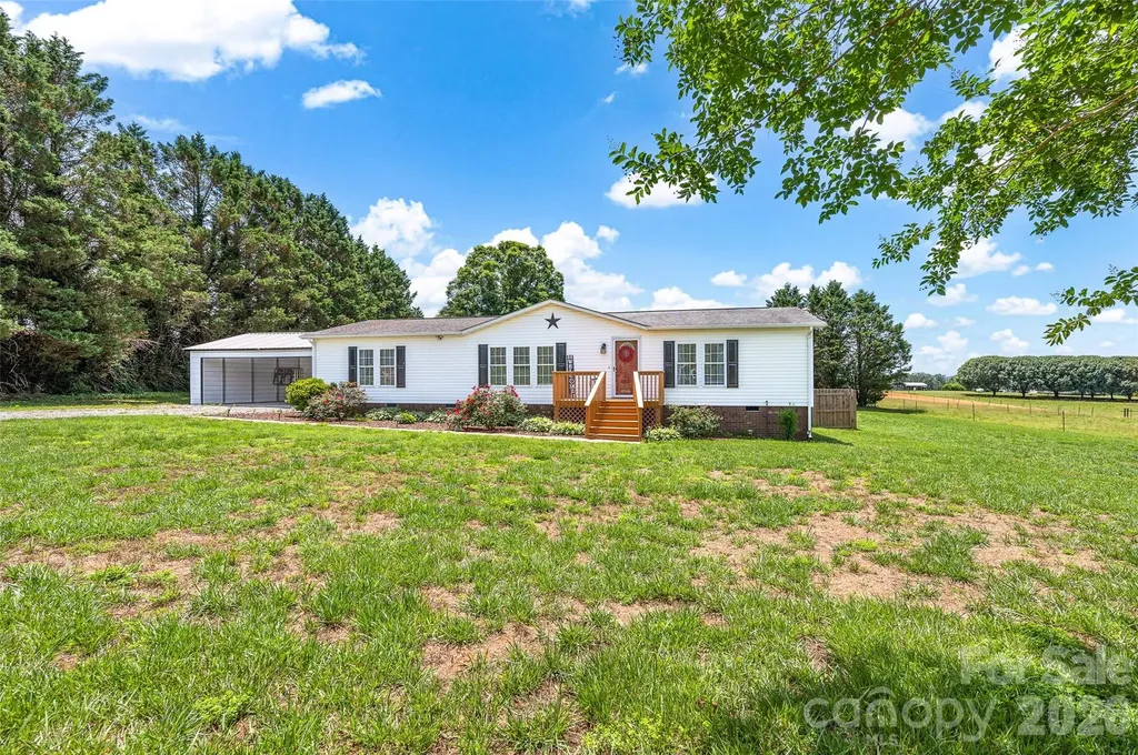 1008 Pine Ridge Drive Hamptonville NC 27020