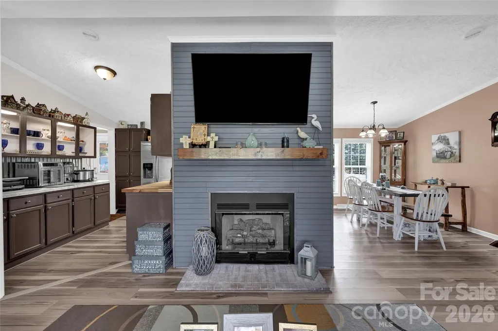 1008 Pine Ridge Drive Hamptonville NC 27020