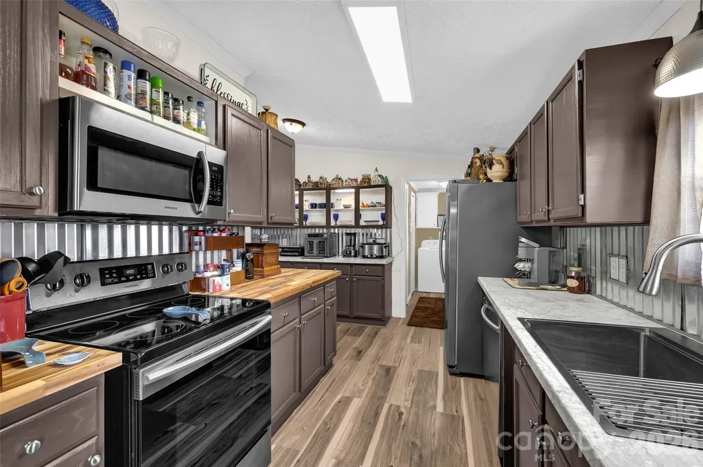 1008 Pine Ridge Drive Hamptonville NC 27020