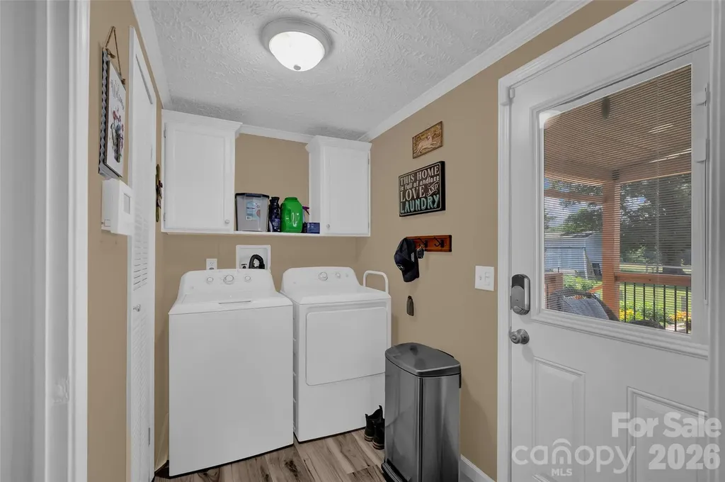 1008 Pine Ridge Drive Hamptonville NC 27020