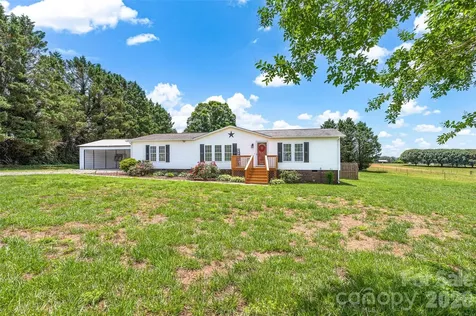 1008 Pine Ridge Drive Hamptonville NC 27020