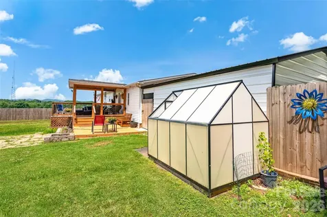 1008 Pine Ridge Drive Hamptonville NC 27020