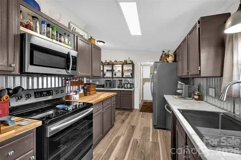 1008 Pine Ridge Drive Hamptonville NC 27020