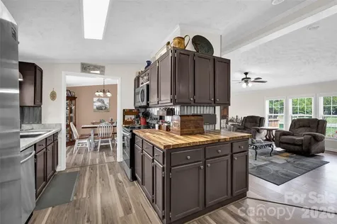1008 Pine Ridge Drive Hamptonville NC 27020