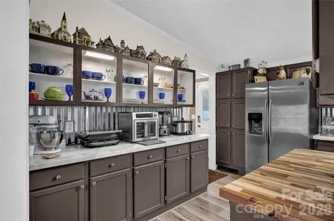 1008 Pine Ridge Drive Hamptonville NC 27020
