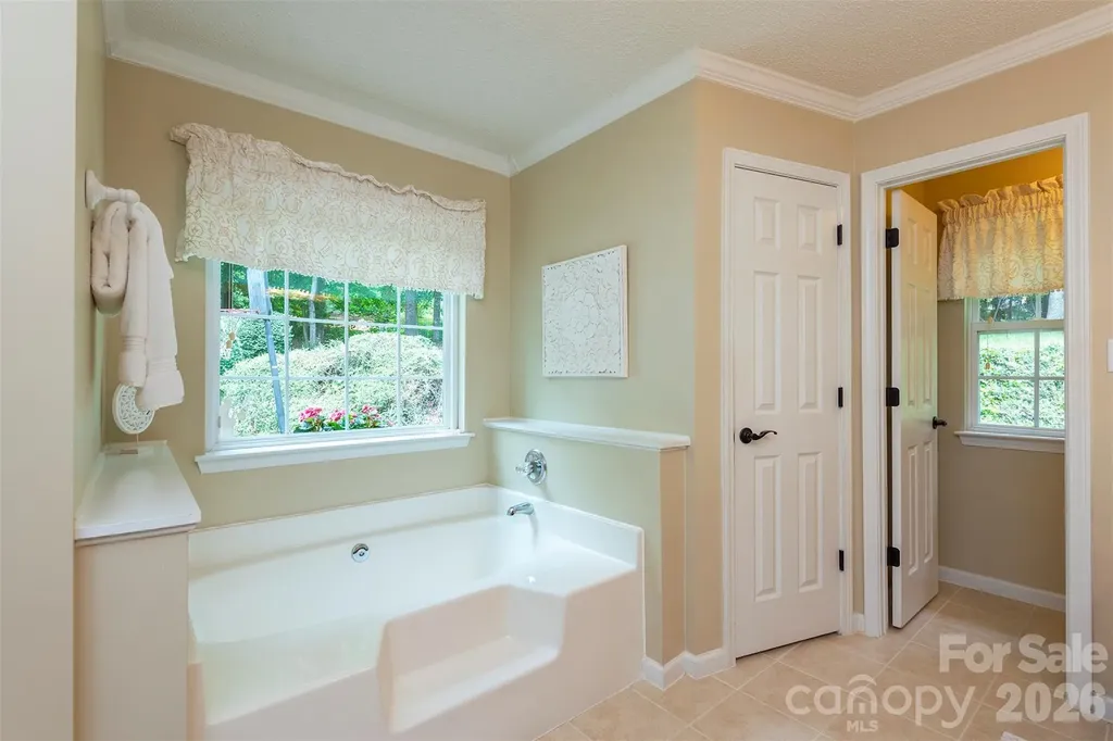 8 Shadowbrook Drive Weaverville NC 28787