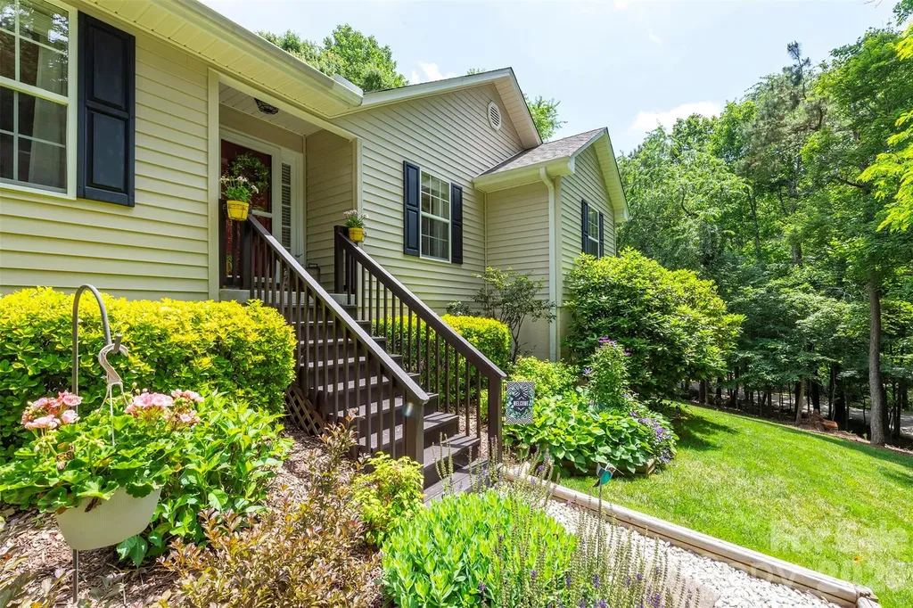8 Shadowbrook Drive Weaverville NC 28787