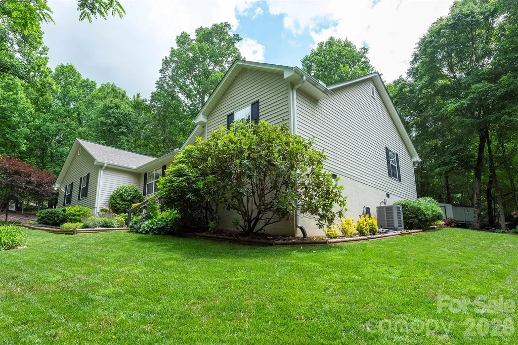 8 Shadowbrook Drive Weaverville NC 28787