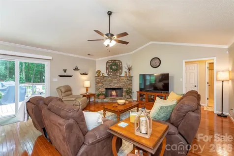 8 Shadowbrook Drive Weaverville NC 28787