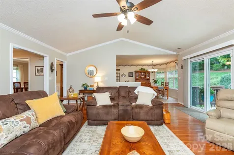 8 Shadowbrook Drive Weaverville NC 28787