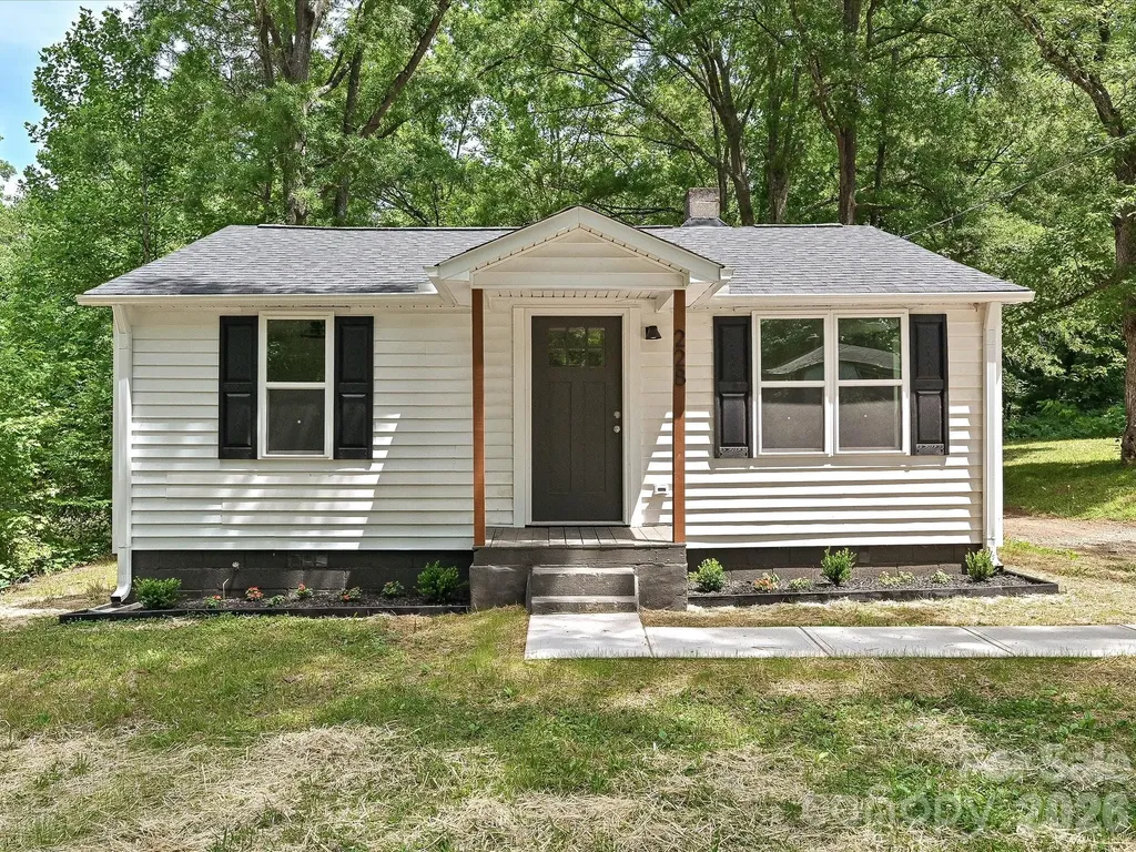 1228 Wilmington Avenue Statesville NC 28677