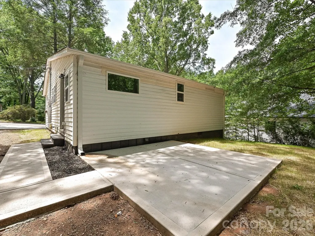 1228 Wilmington Avenue Statesville NC 28677