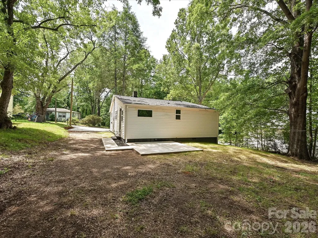 1228 Wilmington Avenue Statesville NC 28677