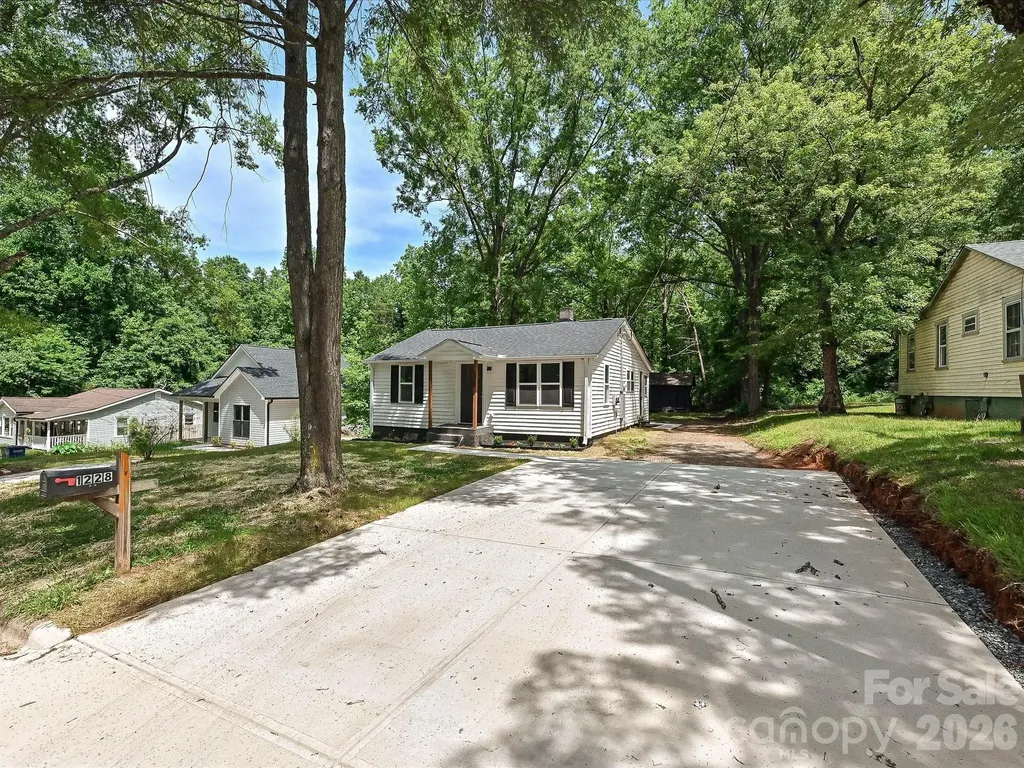 1228 Wilmington Avenue Statesville NC 28677