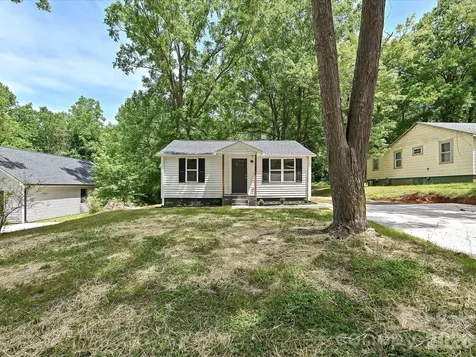 1228 Wilmington Avenue Statesville NC 28677