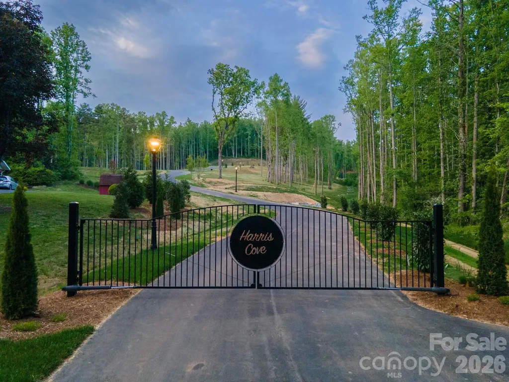 433 Irvine Drive Fairview NC 28730