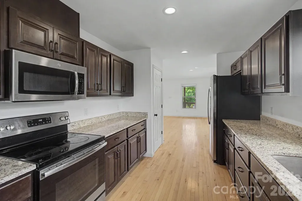 31 Yarrow Meadow Road Weaverville NC 28787