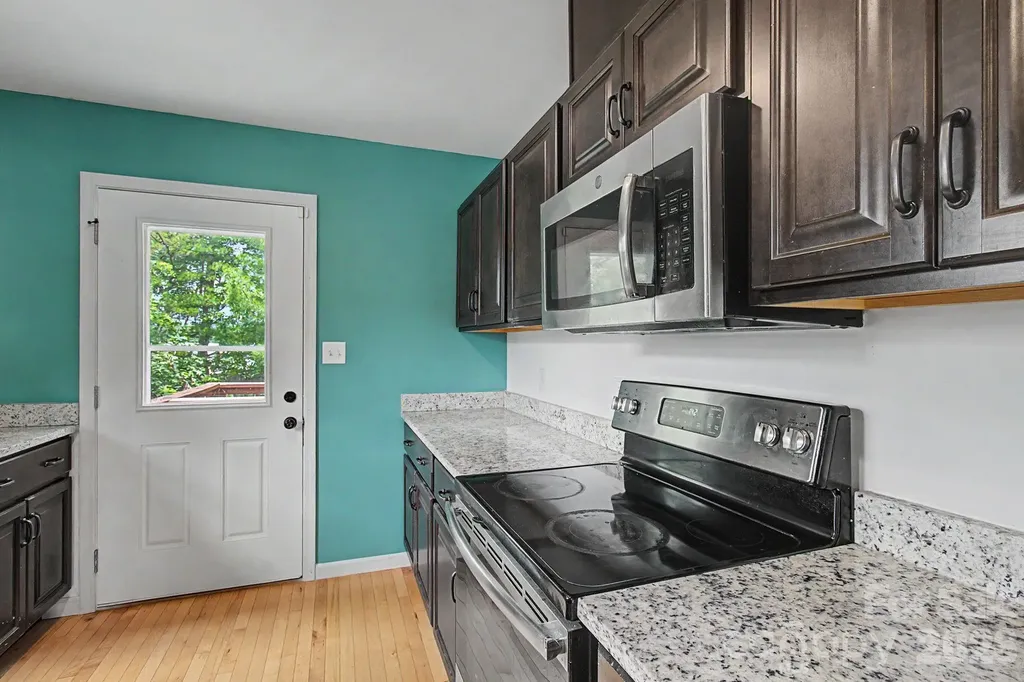 31 Yarrow Meadow Road Weaverville NC 28787