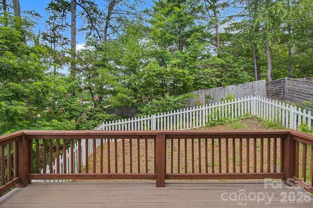 31 Yarrow Meadow Road Weaverville NC 28787