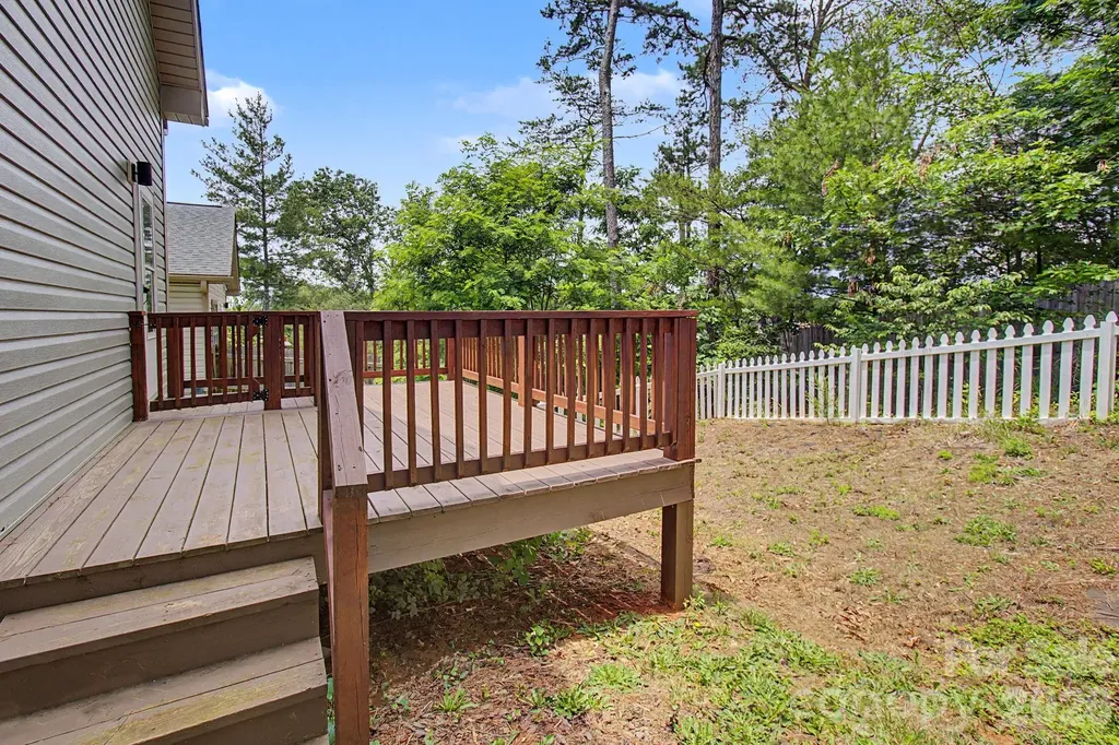 31 Yarrow Meadow Road Weaverville NC 28787