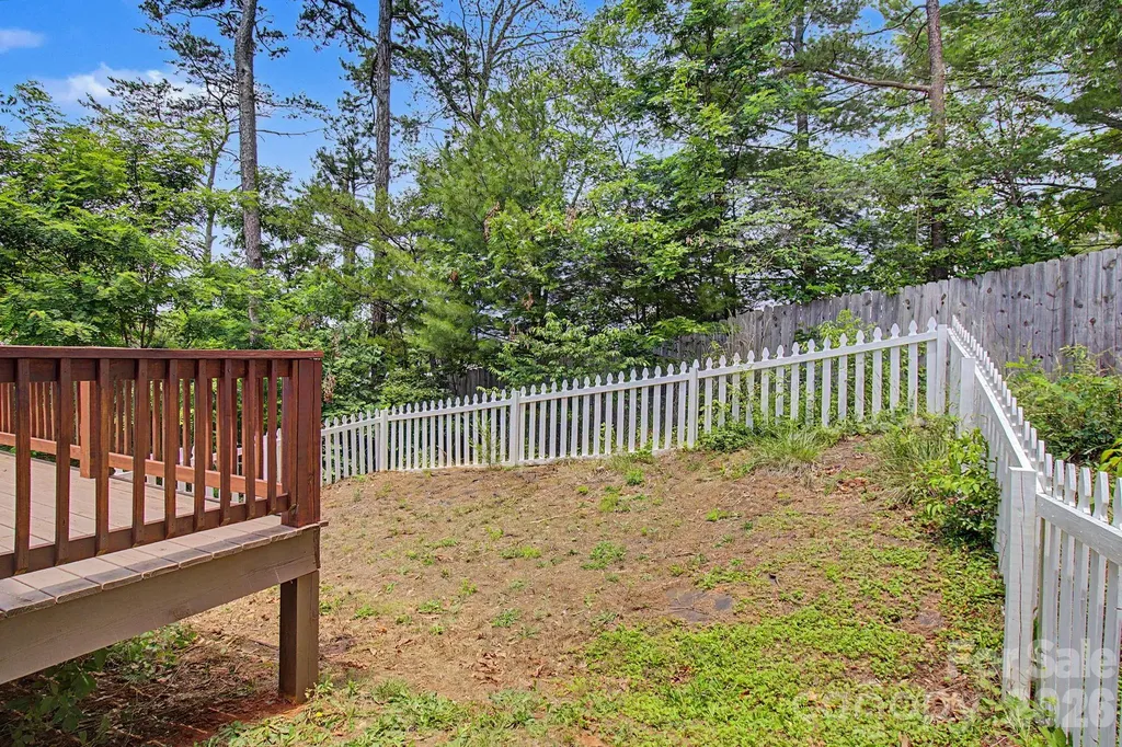 31 Yarrow Meadow Road Weaverville NC 28787