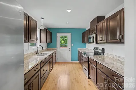 31 Yarrow Meadow Road Weaverville NC 28787
