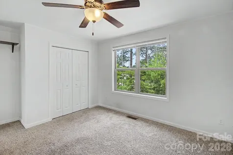 31 Yarrow Meadow Road Weaverville NC 28787