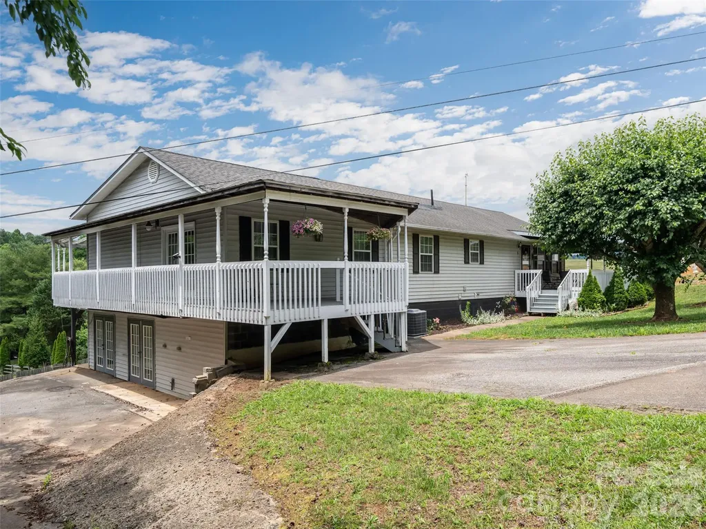 9 Coquina Lane Leicester NC 28748