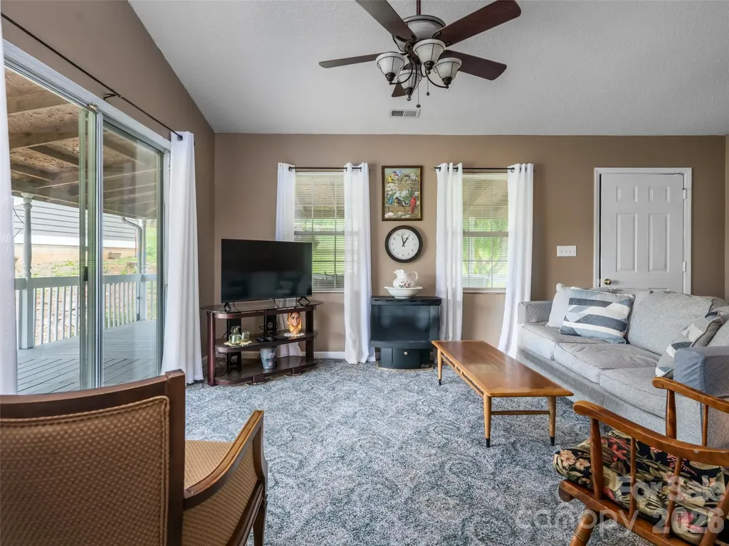 9 Coquina Lane Leicester NC 28748