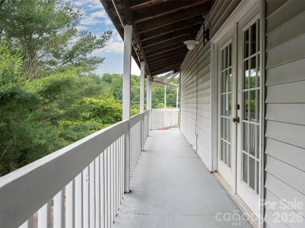 9 Coquina Lane Leicester NC 28748