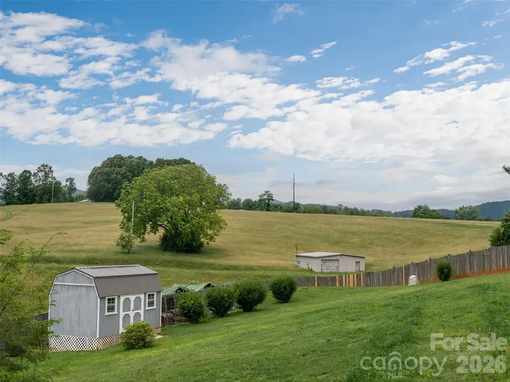9 Coquina Lane Leicester NC 28748