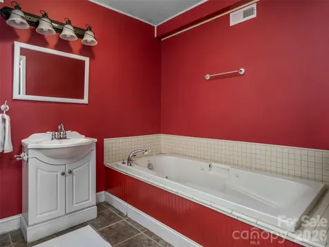 9 Coquina Lane Leicester NC 28748
