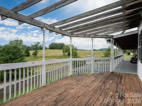 9 Coquina Lane Leicester NC 28748