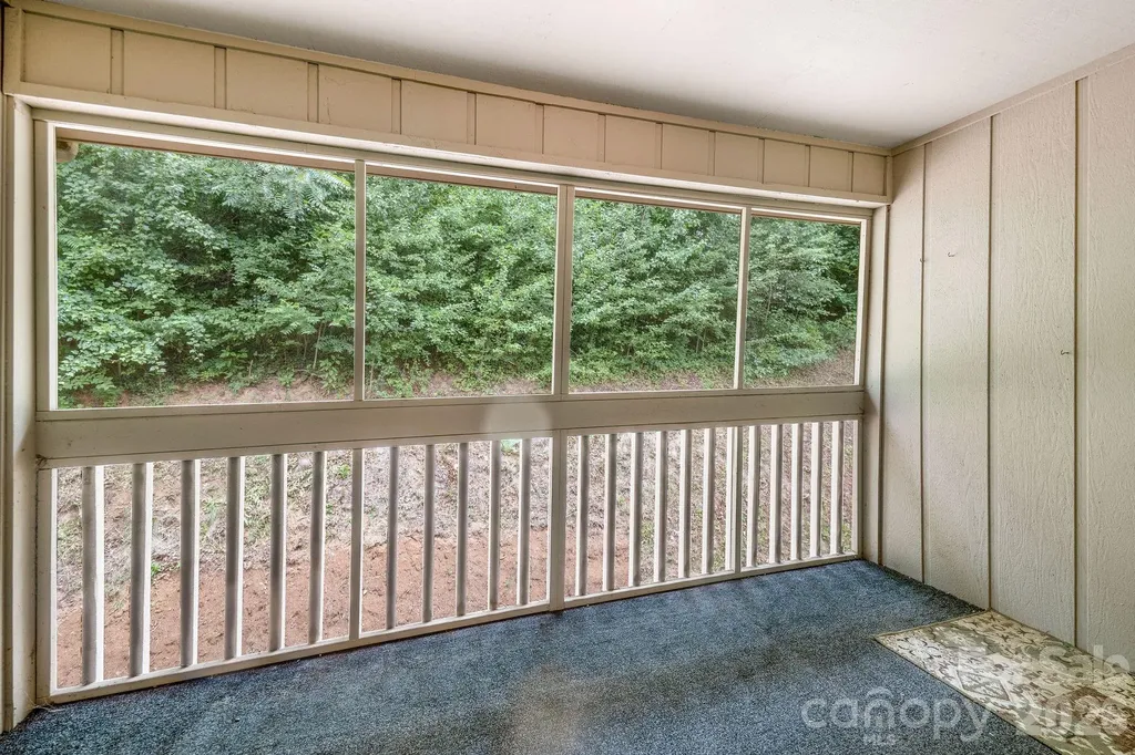 2604 Vineyard Boulevard Asheville NC 28805