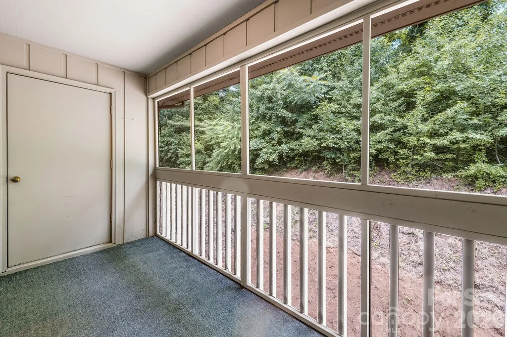2604 Vineyard Boulevard Asheville NC 28805