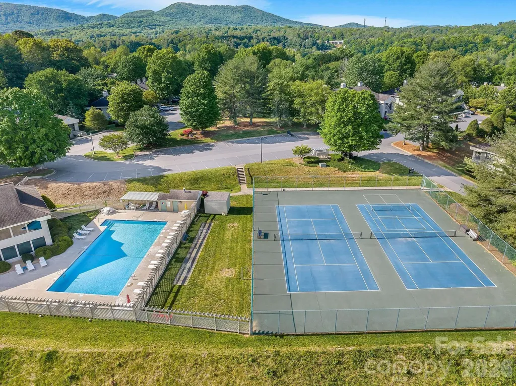 2604 Vineyard Boulevard Asheville NC 28805