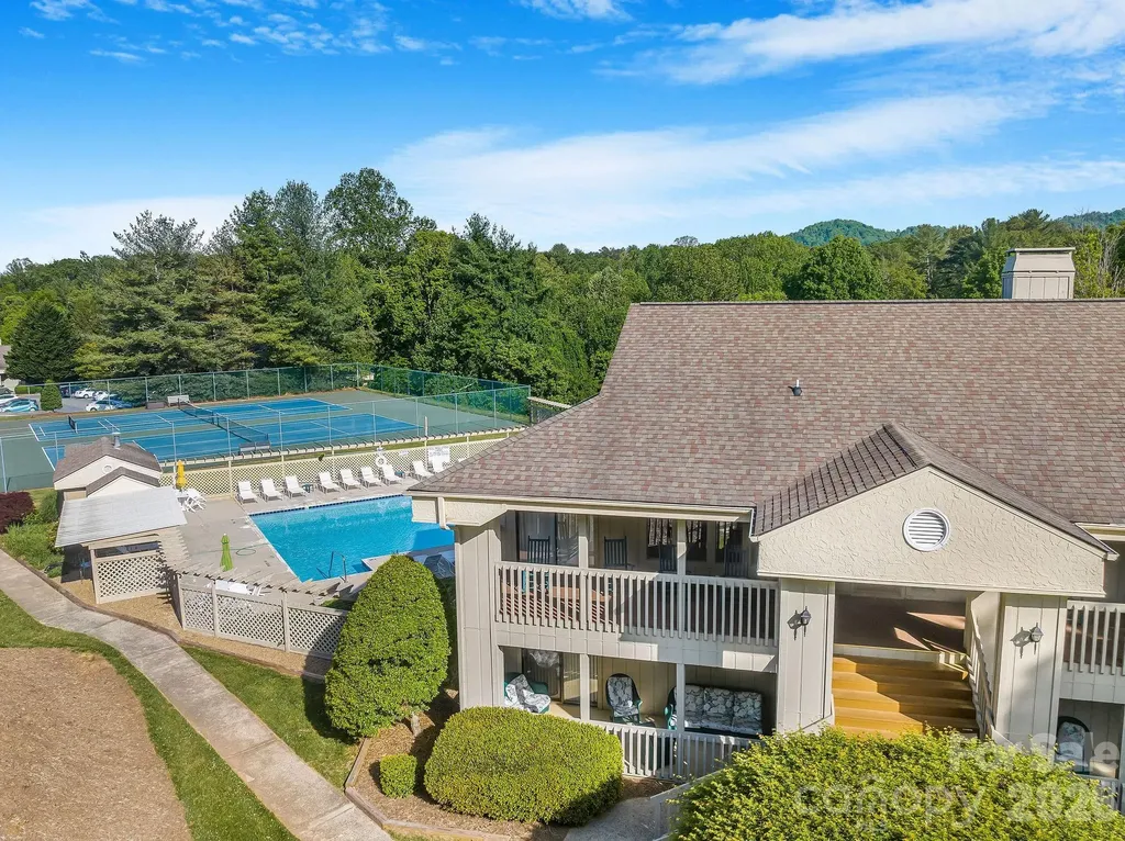 2604 Vineyard Boulevard Asheville NC 28805