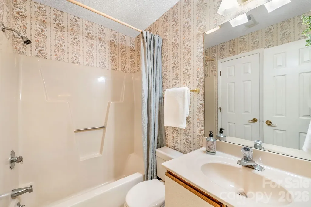 2604 Vineyard Boulevard Asheville NC 28805