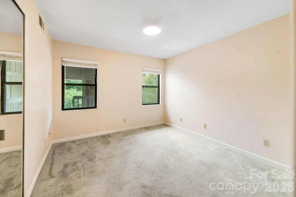 2604 Vineyard Boulevard Asheville NC 28805
