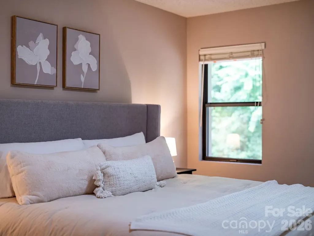 2604 Vineyard Boulevard Asheville NC 28805