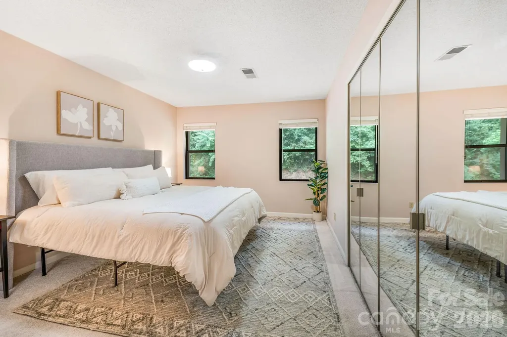 2604 Vineyard Boulevard Asheville NC 28805